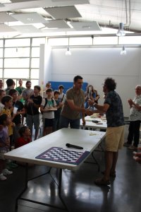 Garnik reçoit la coupe du vainqueur !